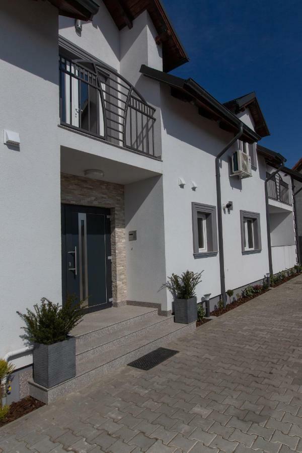 Apartment Saguna *
